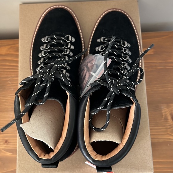 Madewell The Citywalk Lugsole Hiker Boot in Leather - Picture 8 of 10